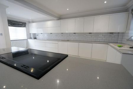4 bedroom detached house to rent - Photo 2