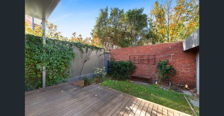 Beautiful balance of classical and contemporary - Photo 2