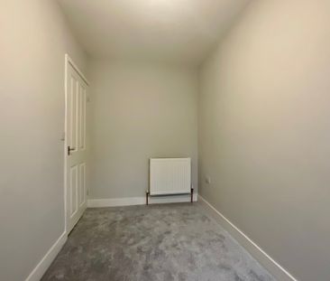 2 bedroom Mid Terraced House to let - Photo 2