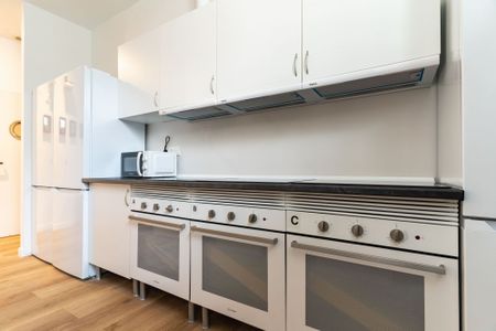 Bright single room in Cuatro Caminos - Photo 2