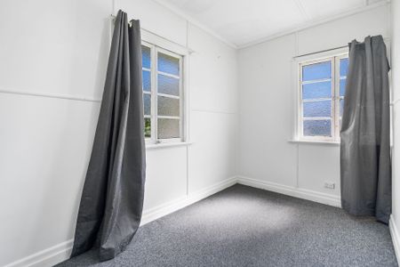 69 Mount Gravatt Capalaba Road, Upper Mount Gravatt QLD 4122 - House For Rent | Domain - Photo 2