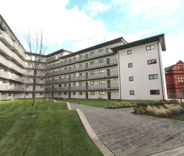 Fantastic Furnished Two Double Bedroom Apartment with an allocated ... - Photo 2