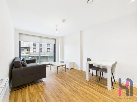 2 bedroom flat to rent - Photo 1
