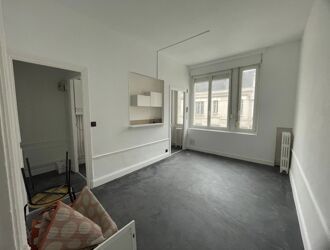 Location Appartement 5 pièces 130 m2 à Saint-Quentin - Photo 4