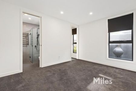 5/5 Flower Street, Essendon - Photo 2