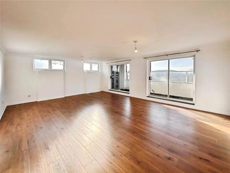 3 bedroom flat to rent - Photo 4