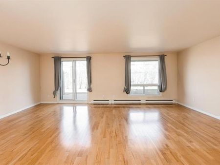 555 Montrose Drive - Photo 5