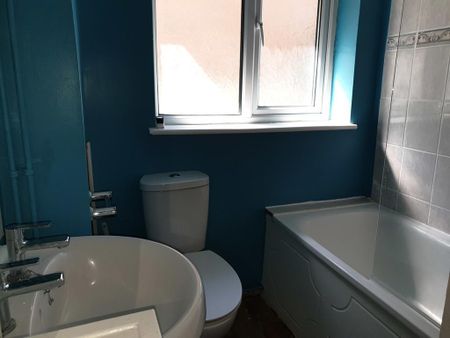 2 bedroom flat to rent - Photo 3