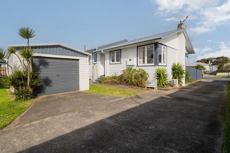 Beach Life 3 bedroom Home in Mount Maunganui - Photo 5