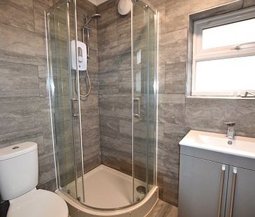 Large 4 bedroom semi detached house - Photo 2