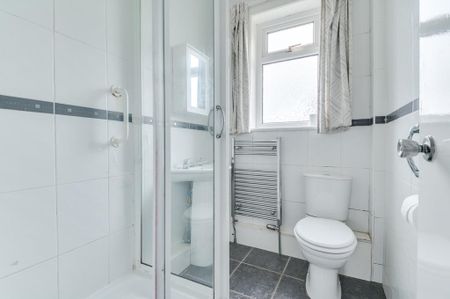 2 bedroom ground floor flat to rent - Photo 3