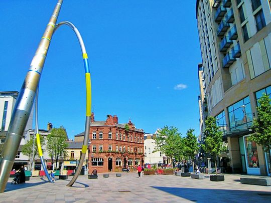 Flat to rent on - Photo 1