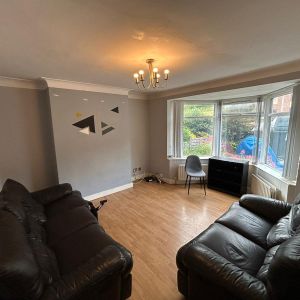 4 bedroom semi-detached house to rent - Photo 2