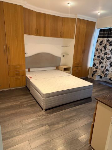 4 Bed Semi-Detached House, Woodfield Avenue, HA0 - Photo 4