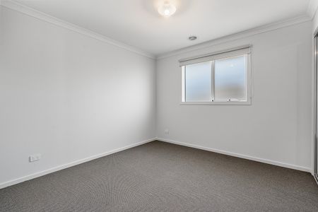 4 Charming Loop, Officer VIC 3809 - House For Rent | Domain - Photo 3