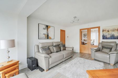 3 bedroom detached house to rent - Photo 5