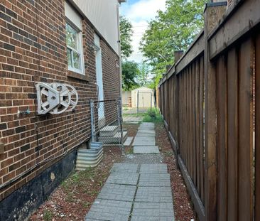 For Lease - 32 Histon Crescent Unit# Main, Brampton, Ontario - Photo 2