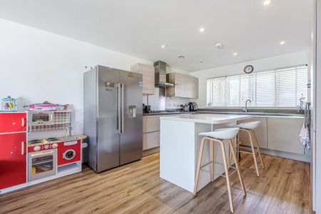 4 bedroom detached house to rent - Photo 5