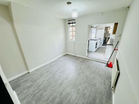 Rownhams Road, Southampton - Photo 3