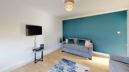 Room in a Shared House, Helston Road, LS10 - Photo 2