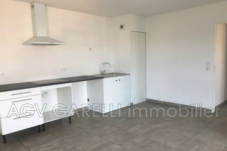 Location Appartement 3 pièces 57m² TOULON 83000 - Photo 2