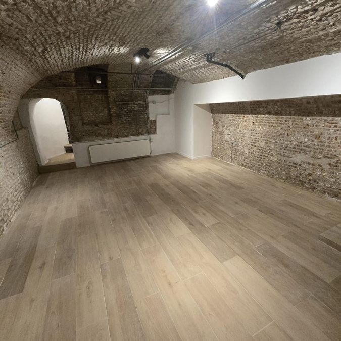 ROOM AVAILABLE in a Unique, Spacious & Creative Home - Photo 1