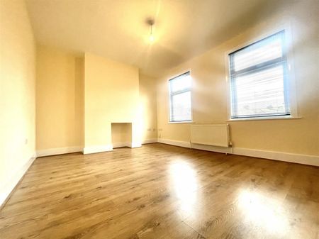 3 Bedroom House - Terraced To Let - Photo 3