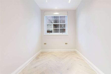 A three double bedroom Town House which has just had a full refurbishment which is perfectly located for both Borough and Southwark Stations. - Photo 4