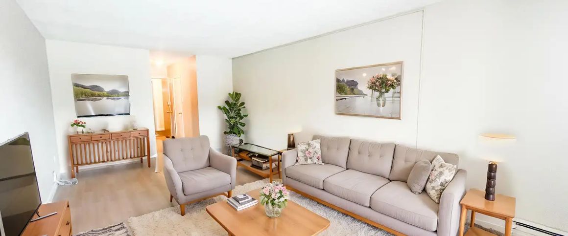 Rae 3954 Apartments — Bachelor - Photo 1
