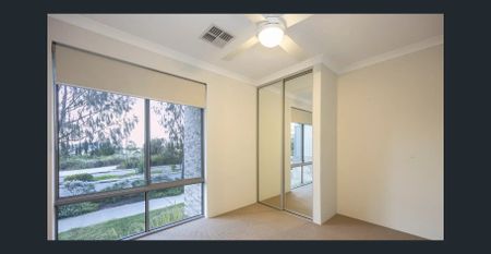 Spacious 4-Bedroom Family Home with Theatre Room & Solar Panels - Photo 5