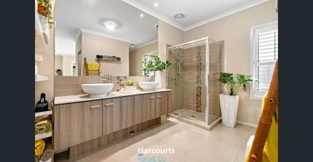 Luxury Living in the Prestigious Lyndarum Estate - Photo 5