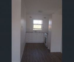 Stylish 1-Bed Unit in Prime Coastal Location! - Photo 4