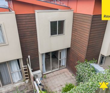 Bright and Spacious 2-Bedroom Unit in a Convenient New Lynn Location - Photo 4