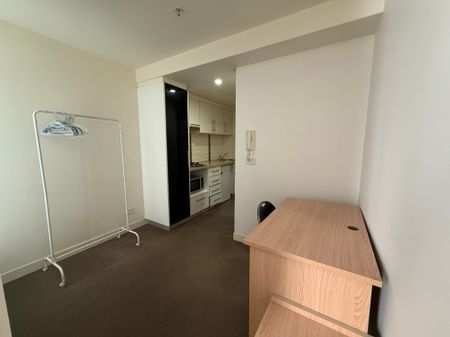 Fully Furnished Student Apartment Next to University of Melbourne (Students only) - Photo 2