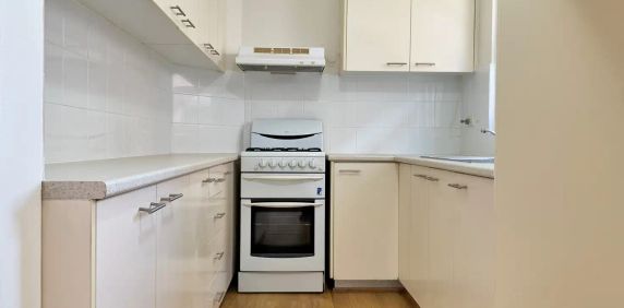 “Renovated Bright Retreat” - Photo 2