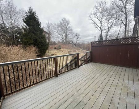 Royalvue - Lovely 3 Level, 4 Bedroom Townhouse in Dartmouth! - Photo 2