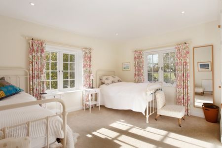 4 bedroom detached house to rent - Photo 4