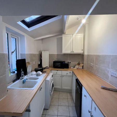 1 bedroom in a house share to rent - Photo 3