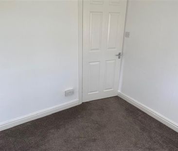 3 bedroom House To Let - Photo 2
