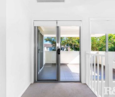 Spacious Townhouse - Photo 3