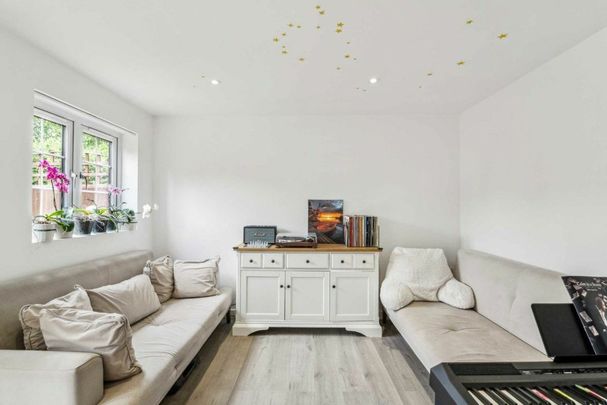 Howland Way, Rotherhithe, SE16 - Photo 1