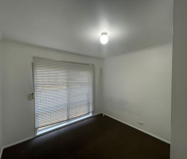 Spacious Six Bedroom Home! - Photo 2