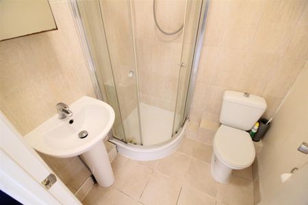 Chertsey Bridge Road, Chertsey - Photo 5