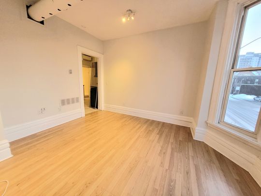 For Lease - 139 1/2 John Street Unit# 4, Hamilton, Ontario - Photo 1