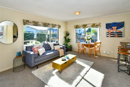 Standalone 2-bedroom home in Opaheke - Photo 2
