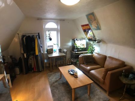 2 bedroom flat to rent - Photo 2