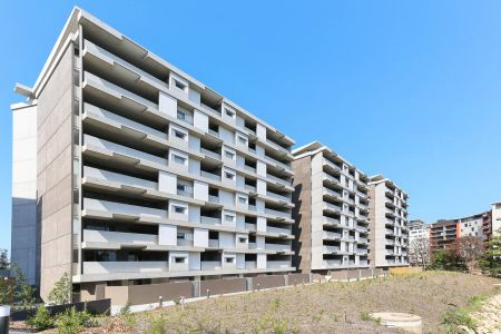 Architecturally-designed luxury apartment with a peaceful, leafy outlook | 1 Bedroom with Study - Photo 3