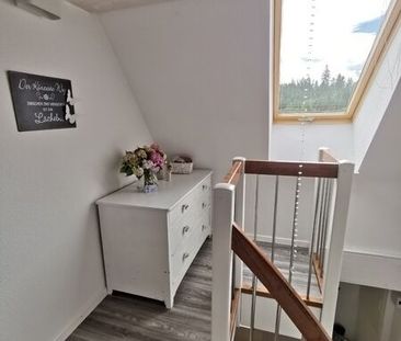 APPARTEMENT 21/2 PIÈCES MANSARDÉ À HEIMBERG (BE), MEUBLÉ, TEMPORAIRE - Foto 1