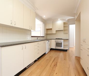 8a Sabine Cl, Garran ACT 2605 - House For Rent | Domain - Photo 2