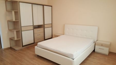 Apartament cu 3 camere in zona Astra - Photo 2